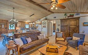 Chic Lakefront Cabin With Dock And Bluff Creek Views!